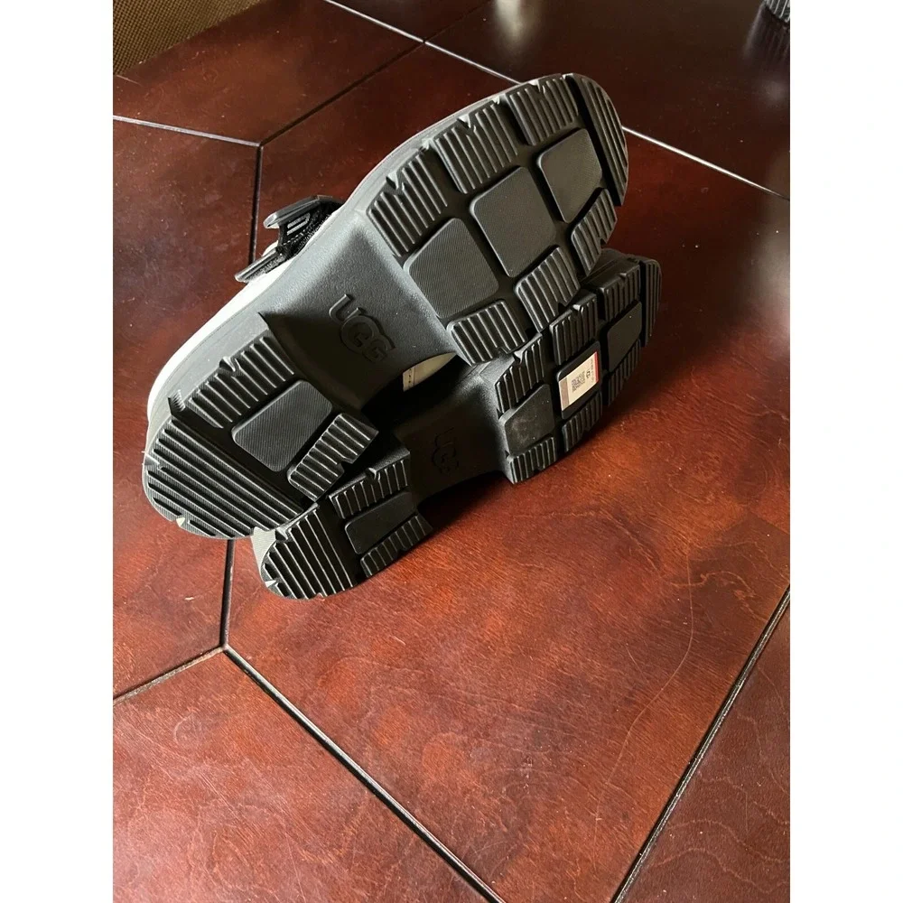 UGG ashton white